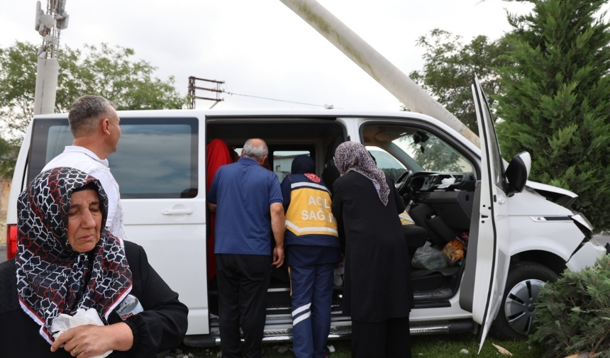 Kontrolden Çıkan Minibüs (3)