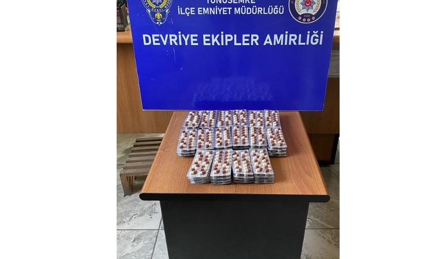 Manisa'da Devriye Ekipleri Uyuşturucu Ele Geçirdi! (1)