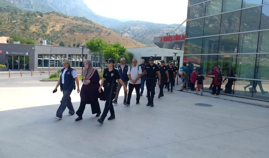 Mani̇sa'da Fetö Operasyonu 9 Gözalti (5)