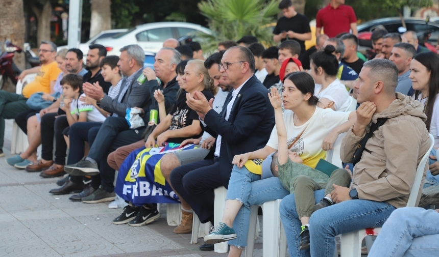 Manisa'da Milli Maç Heyecanı Dev Ekranda Yaşanacak 11