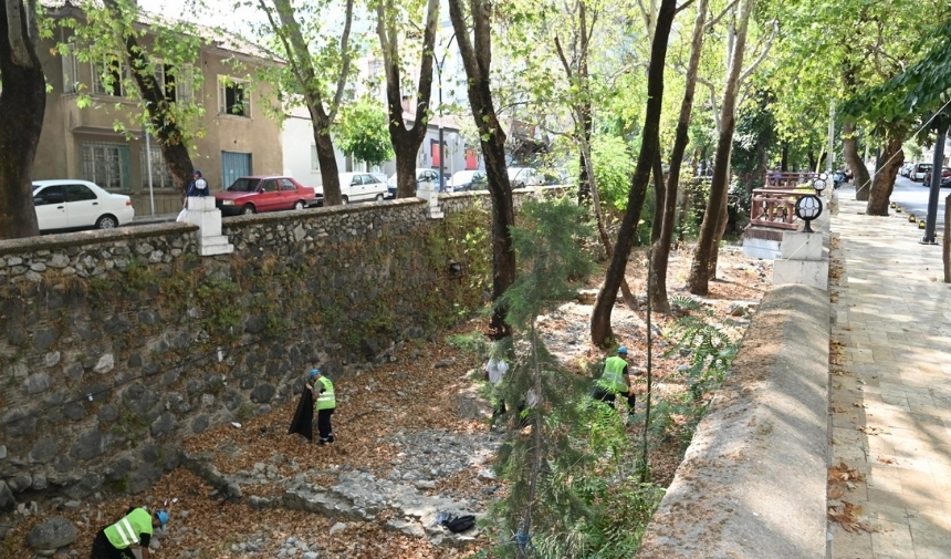 Manisa'da Tarihi Dokuların Güzergahında Temizlik Yapıldı (2)