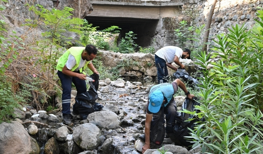 Manisa'da Tarihi Dokuların Güzergahında Temizlik Yapıldı (3)