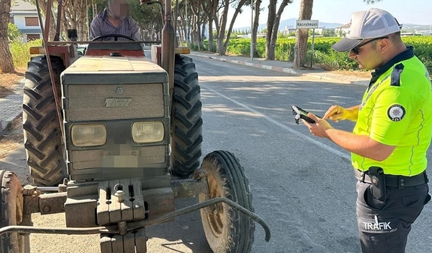 Manisa'da Traktörlere Sıkı Denetim 33