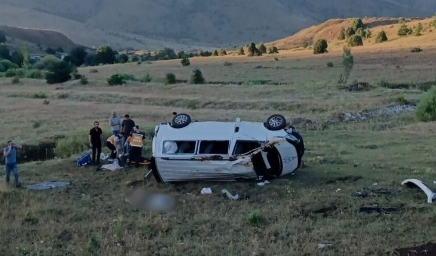 Minibüs Devrildi 1 Ölü, 6 Yaralı! (1)