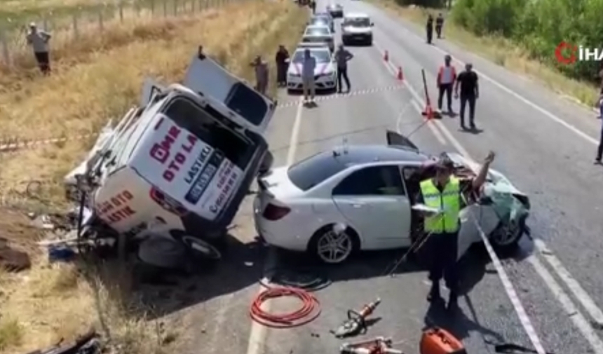 Panelvan Araç Kontrolden Çıkarak Uçurumdan Uçtu 2 Yaralı! (4)