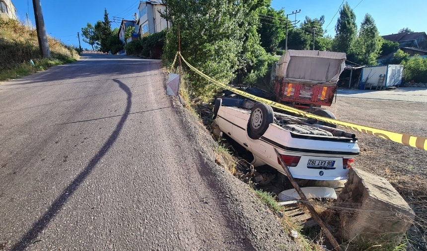 Şarampole Uçan Otomobildeki 2 Kişi Yaralandı 11