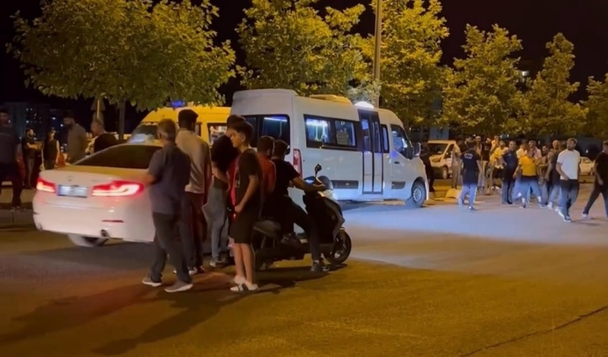 Şehir Içi Minibüs Yayalara Çarptı 1 Ölü, 1 Yaralı! (2)