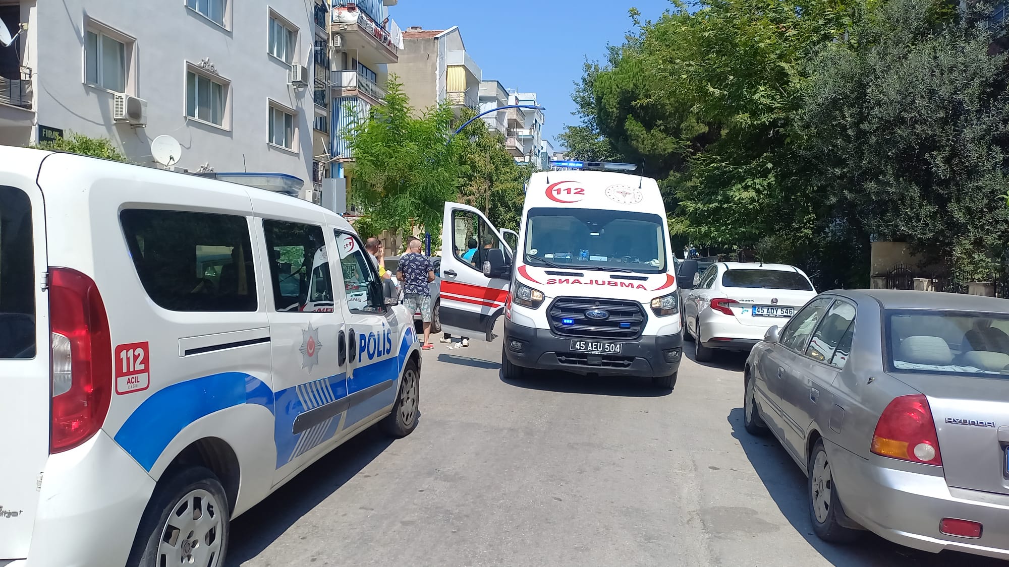 Manisa'da silahlı kavgada balkonda çay içen yaşlı kadın vuruldu-66