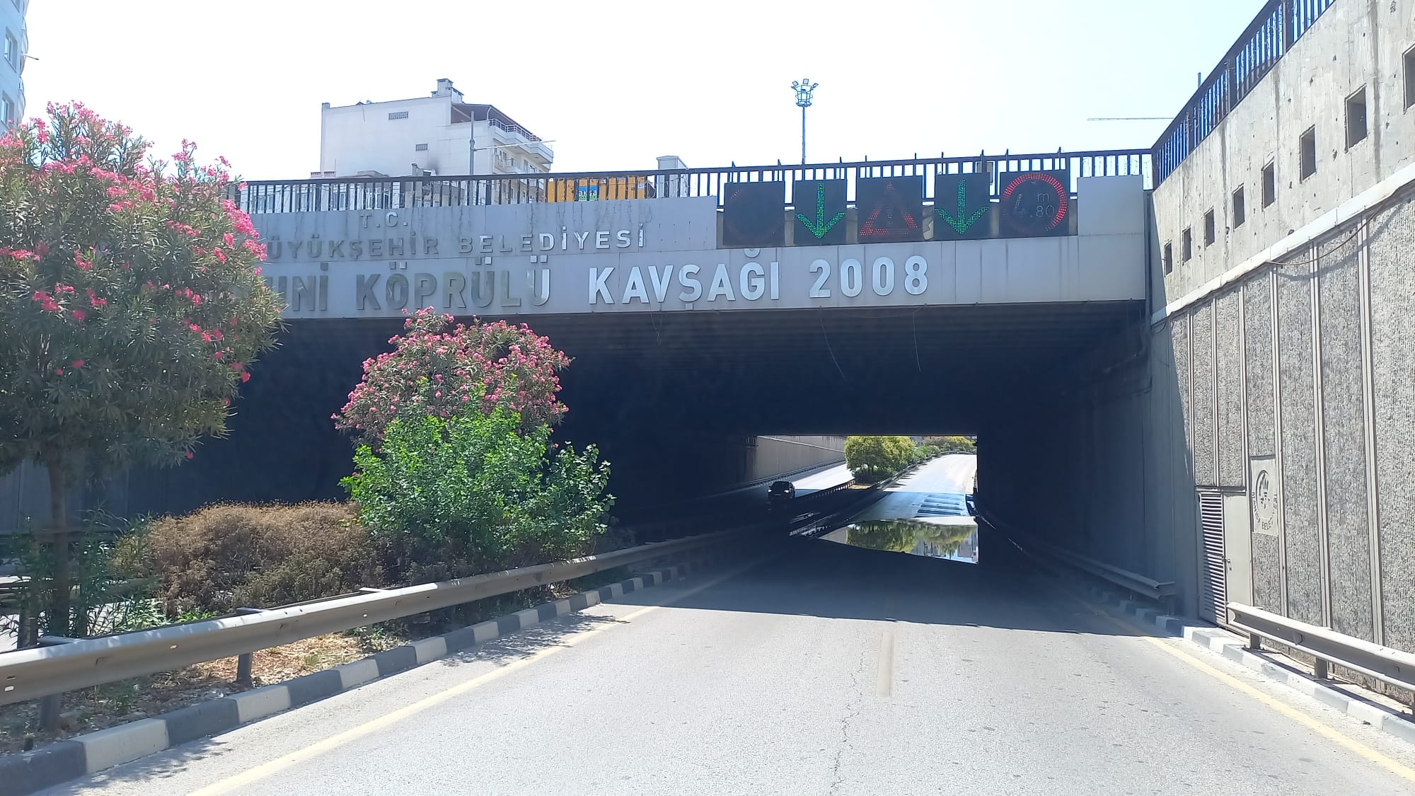 Manisa'da su patlağı kazaya neden oldu