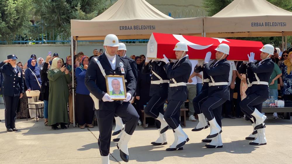 Tümöre yenilen polis memuru toprağa verildi