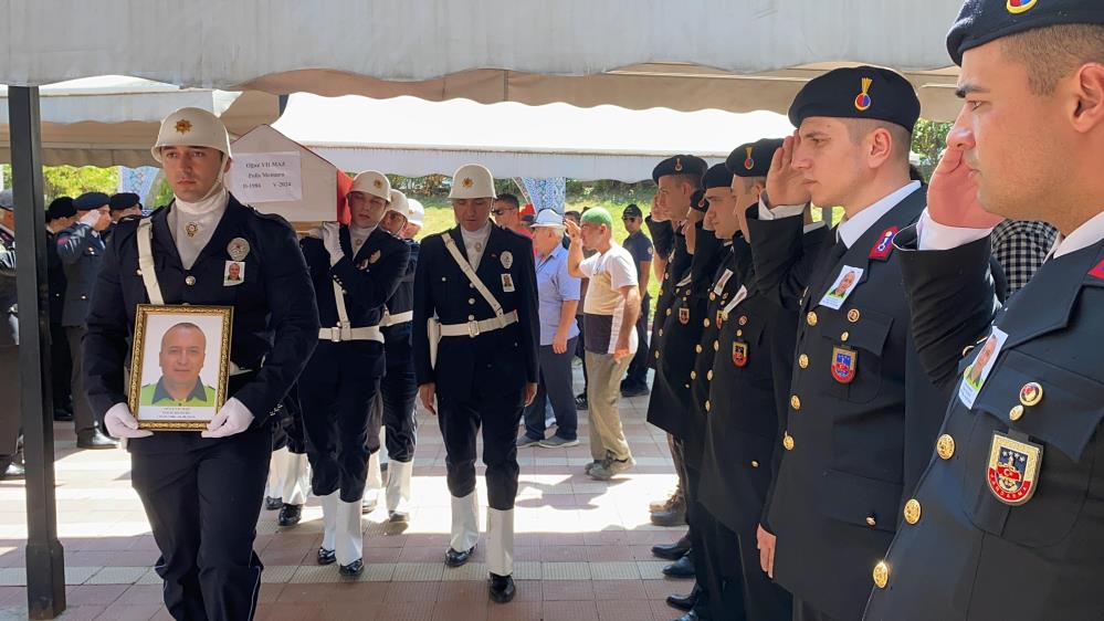 Tümöre yenilen polis memuru toprağa verildi