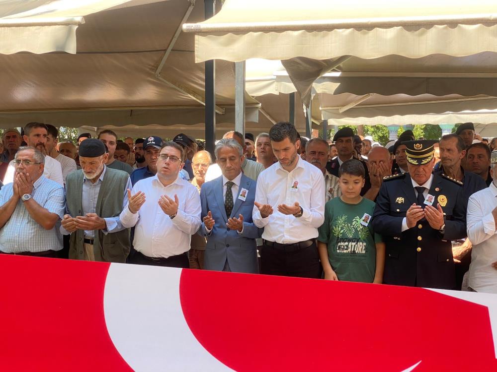 Tümöre yenilen polis memuru toprağa verildi