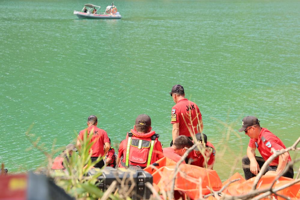 Jandarma yerli teknolojiyle derinlerden helikopter çıkardı