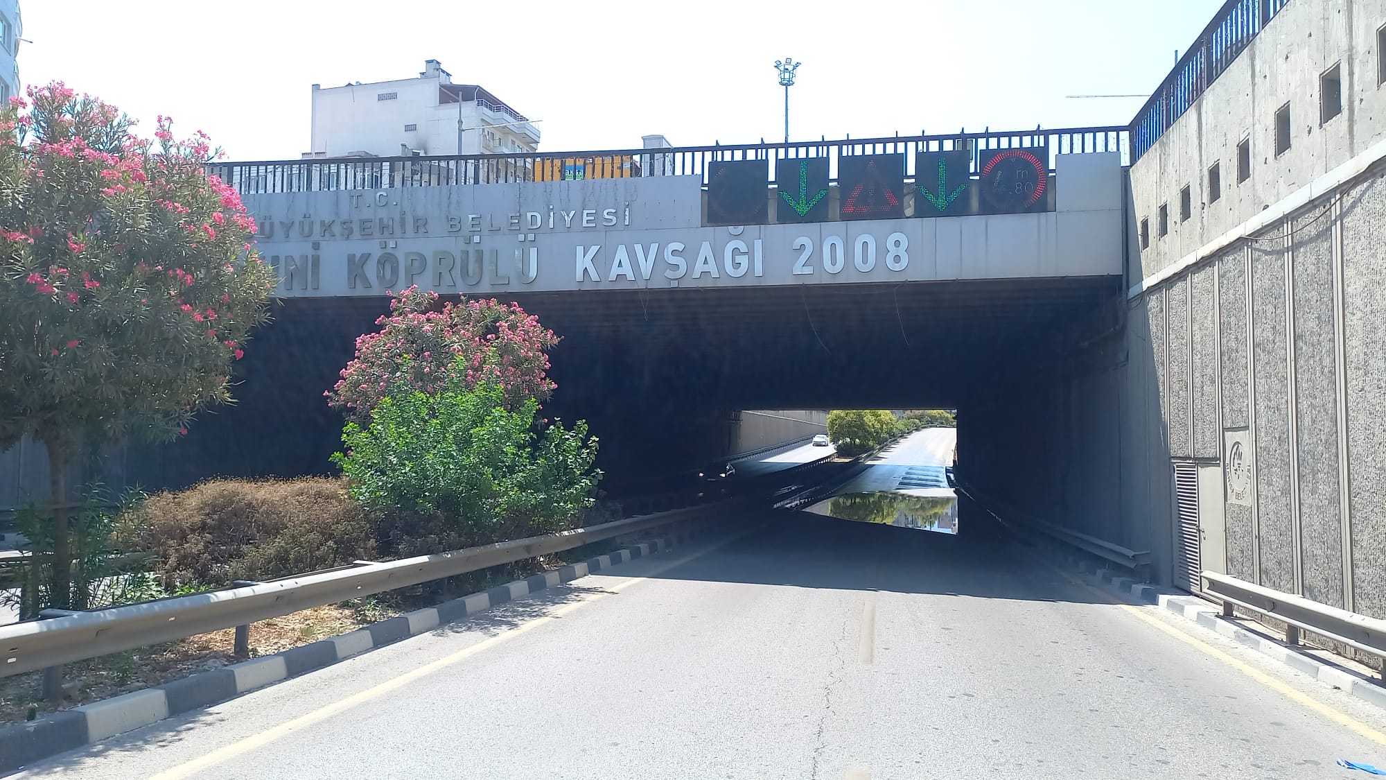 Manisa'da su patlağı kazaya neden oldu