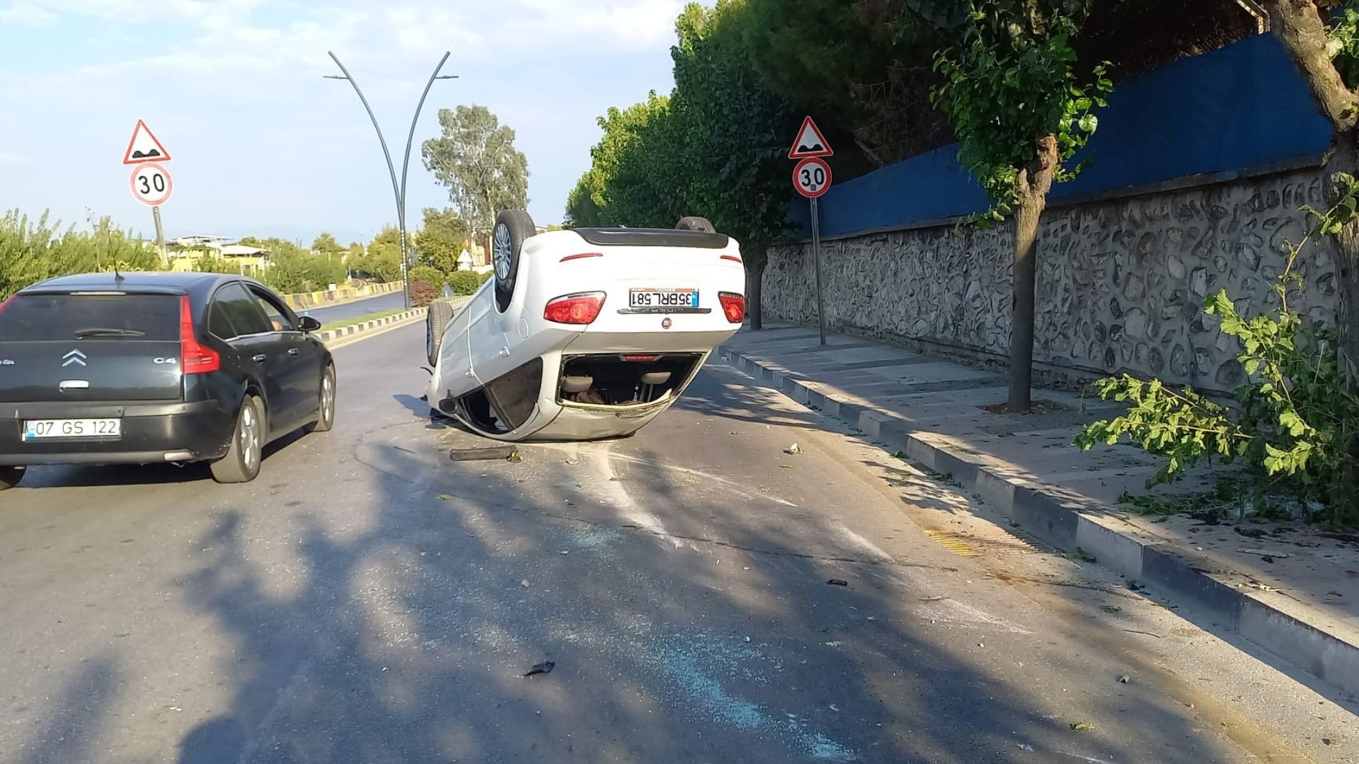 Manisa'da Otomobil Takla Attı Aynı Aileden 4 Yaralı.jpeg