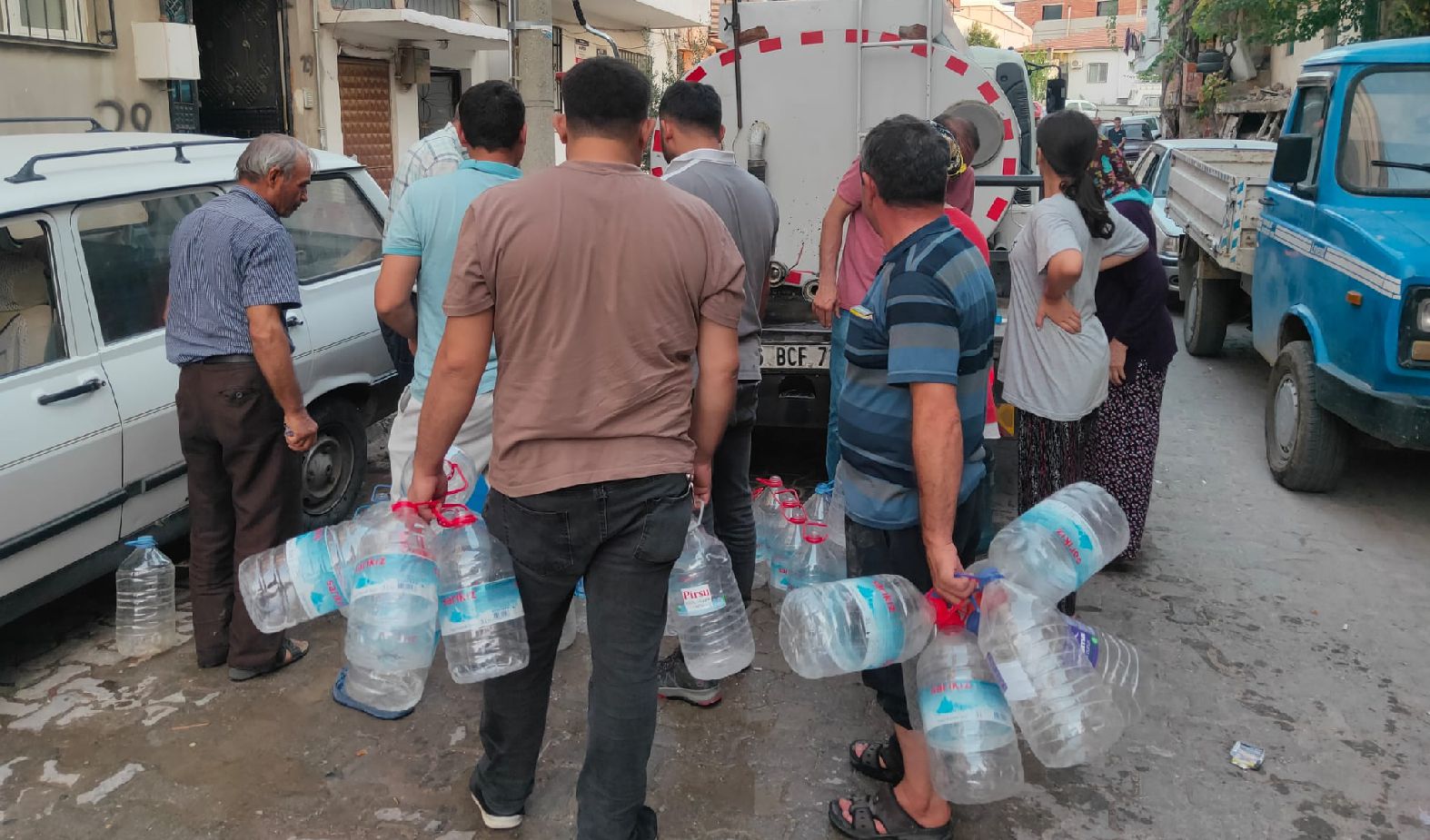 Turgutlu'da Su Tankeri Kuyruğu1