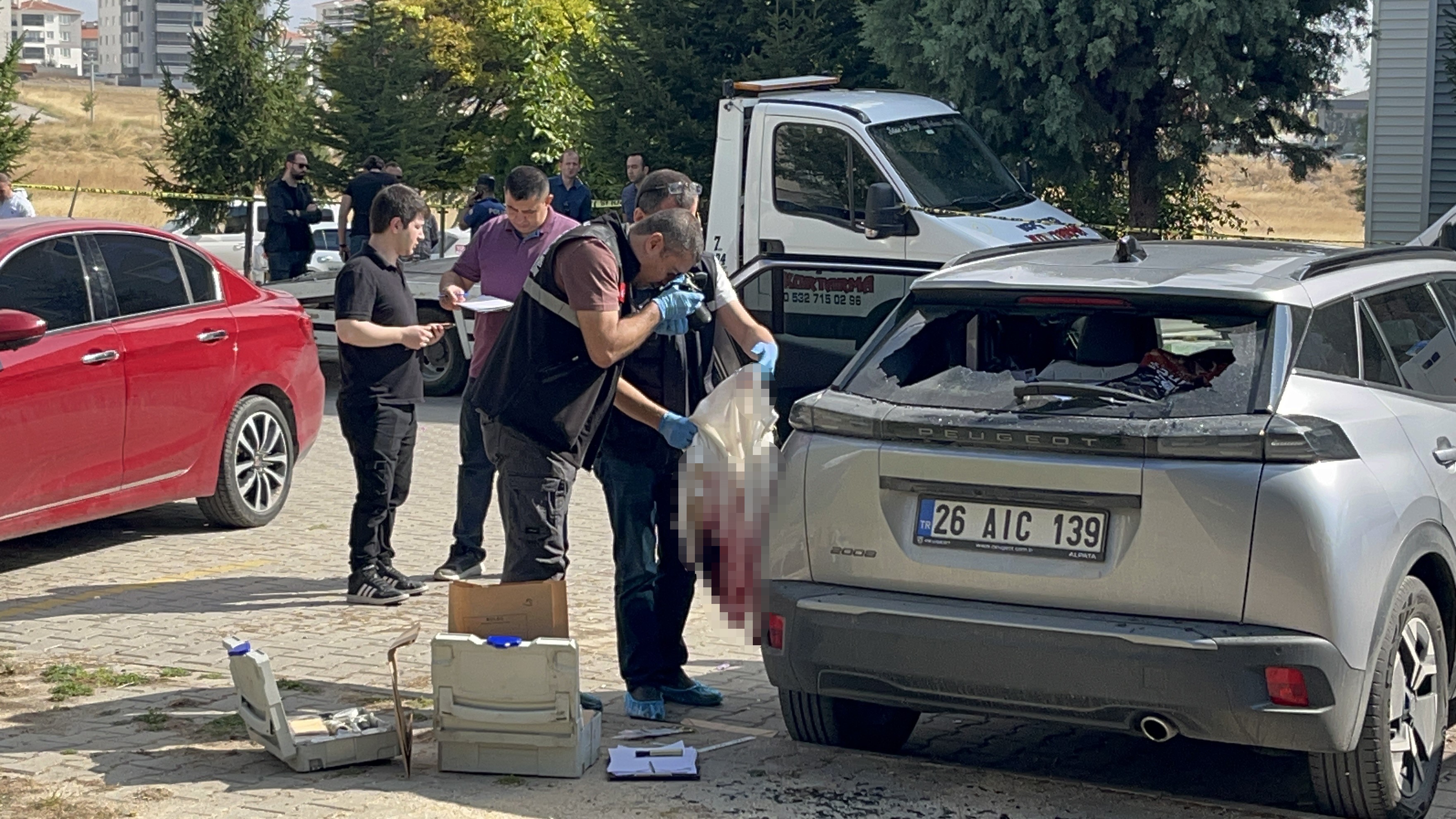 25 yaşındaki kadın evlilik yıl dönümünde aracında ölü bulundu-11