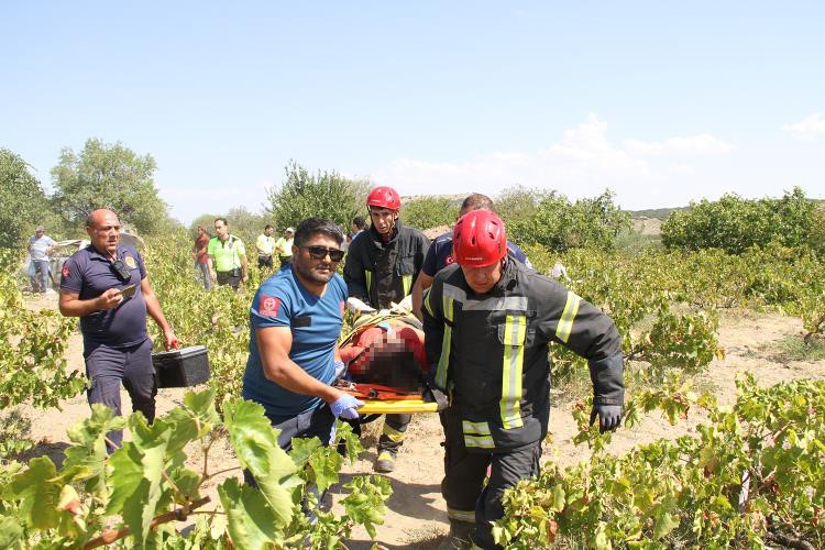 Manisa'da kontrolden çıkan araç tarlaya uçtu: 1'i ağır 5 yaralı-1