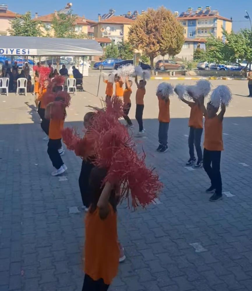 Manisa'da eğitim öğretim haftası kutlandı-1