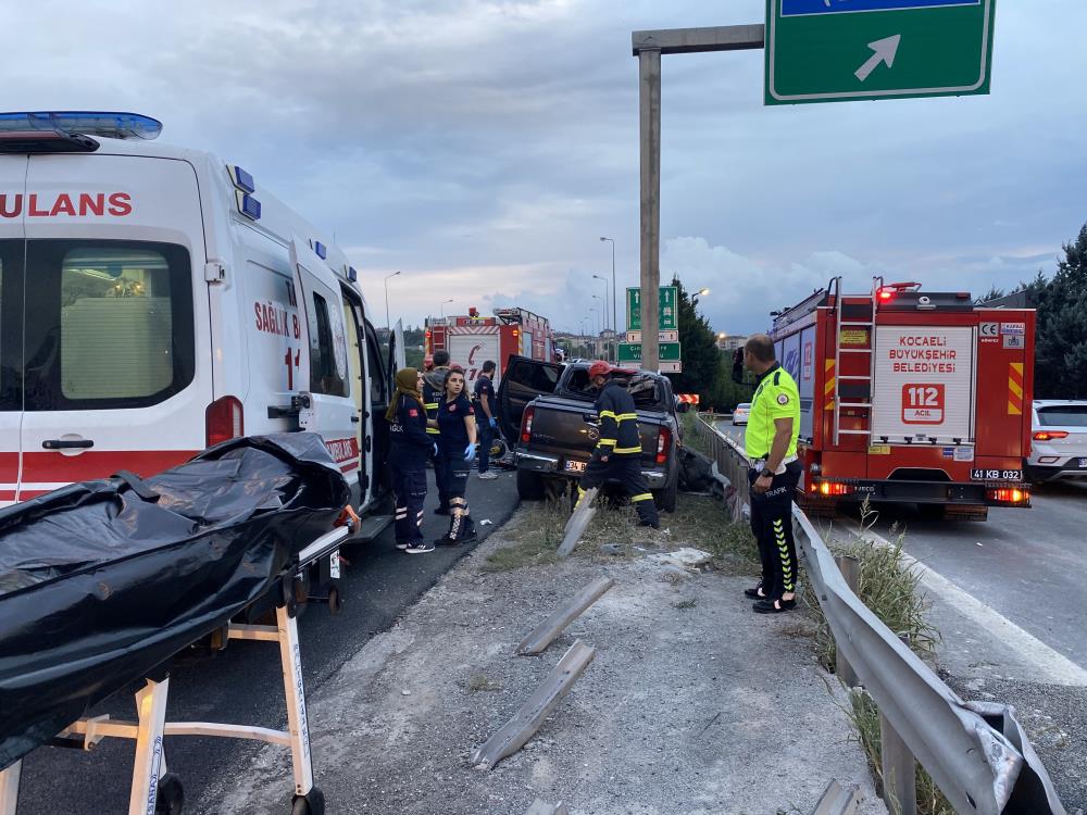 Kontrolden çıkan pikap bariyerlere çarptı: 1 ölü