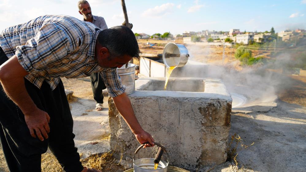 Asırlardır aynı yöntemle pekmez yapılıyorlar