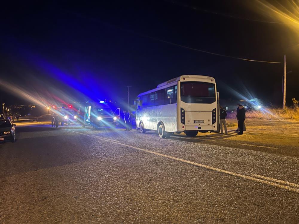 İşçi servisi ile otomobil çarpıştı: 10 yaralı-1