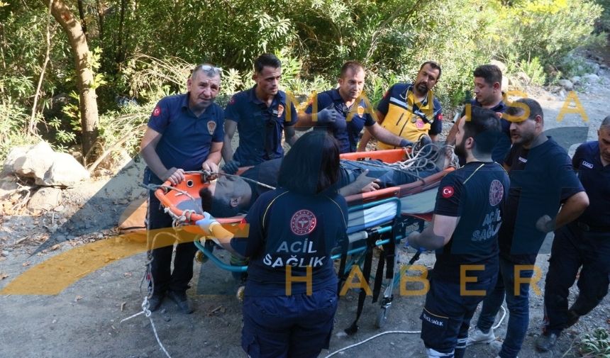 Manisa'da Kayalıklardan Düşen Taş Koleksiyonu Tutkunu Kişi Yaralandı (4)