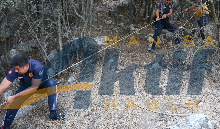 Manisa'da Kayalıklardan Düşen Taş Koleksiyonu Tutkunu Kişi Yaralandı (7)