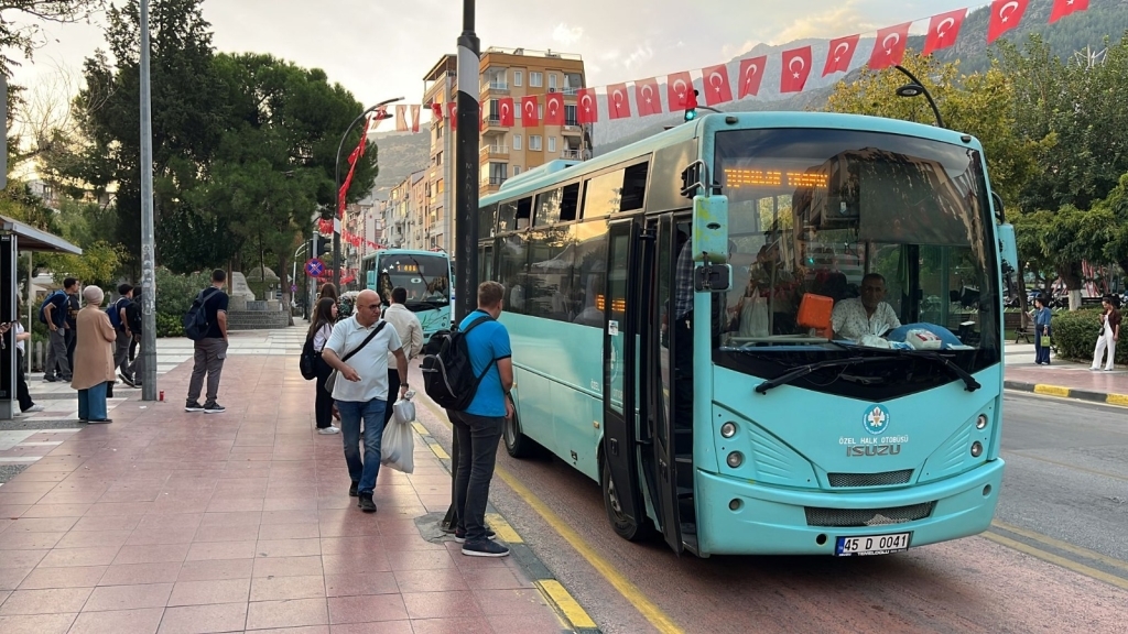 Manisa'da Yoğunluk Yaşanan Güzergahlara Ek Seferler