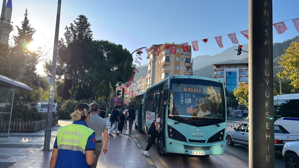 Manisa'da Yoğunluk Yaşanan Güzergahlara Ek Seferler2