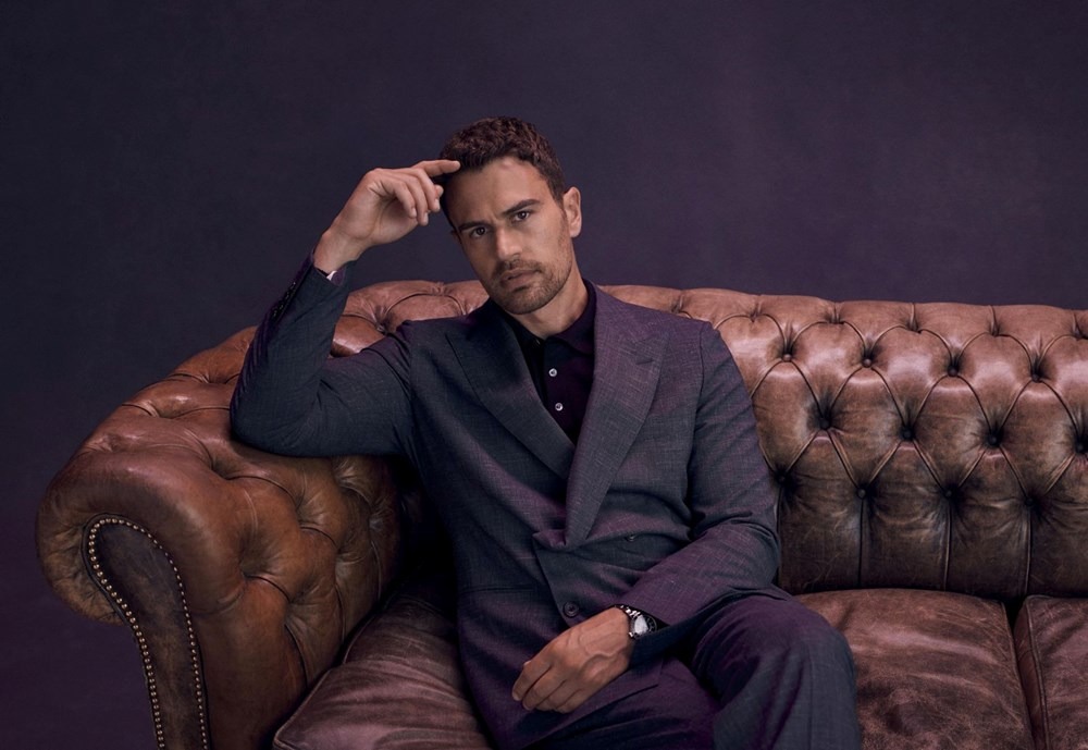 Theo James Kimdir