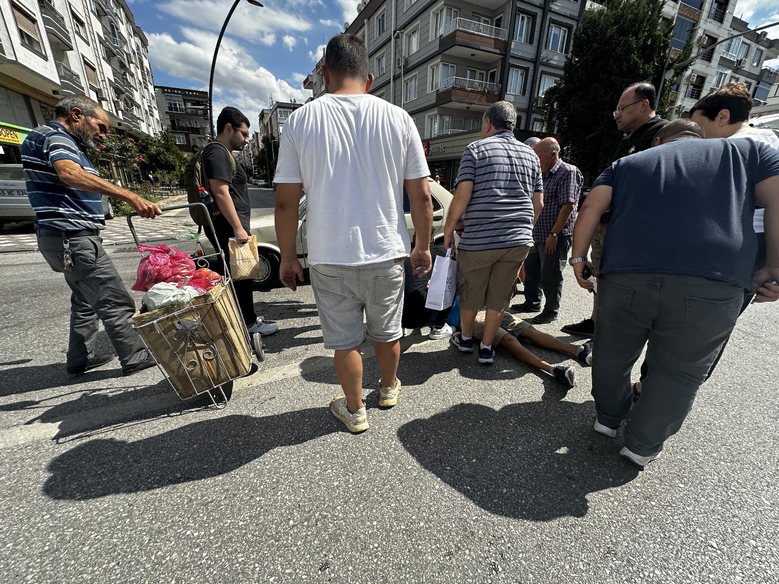 Manisa'da otomobil yayaya çarptı!-2