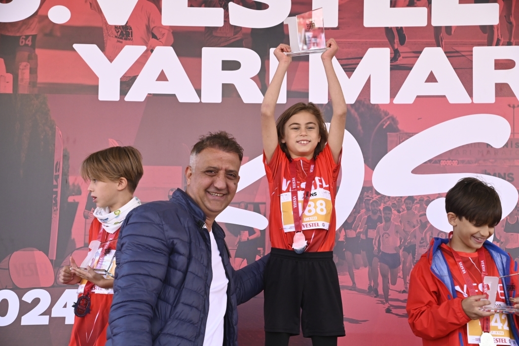 3. Uluslararası Vestel Manisa Yarı Maratonu Başladı4