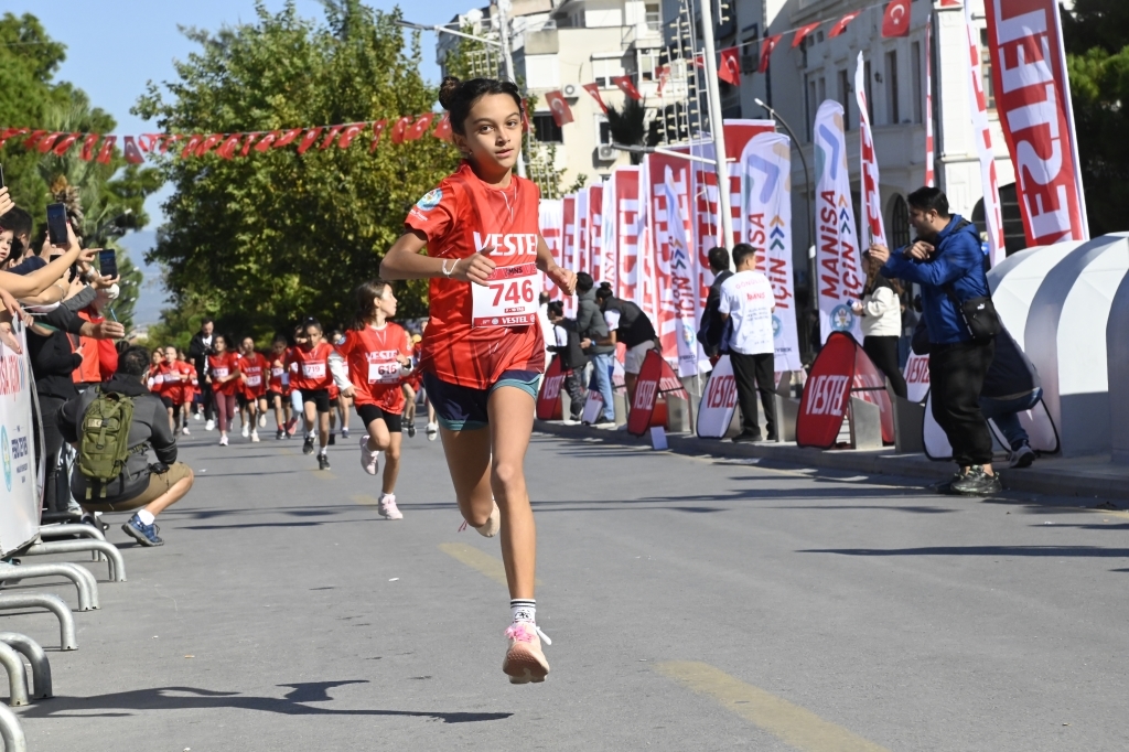 3. Uluslararası Vestel Manisa Yarı Maratonu Başladı6