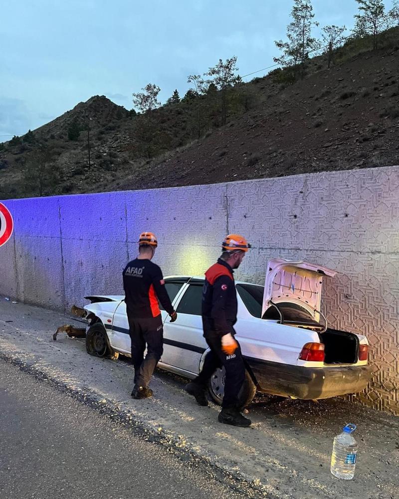 Otomobil ile yolcu otobüsü çarpıştı: 5 yaralı