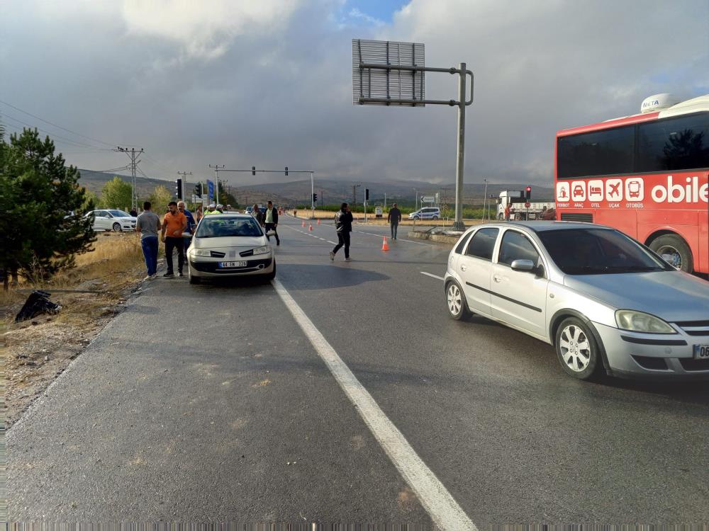 Yolcu otobüsü ile traktör çarpıştı: 1 ölü 1 yaralı