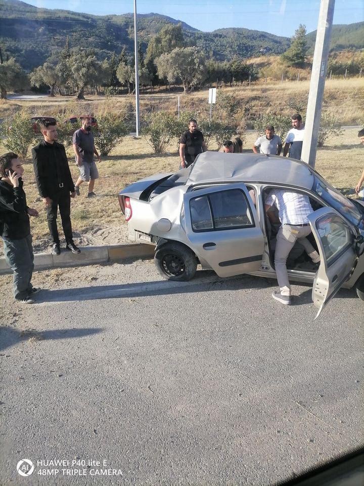 Ege'de iki otomobil çarpıştı: 1 ölü 3 yaralı