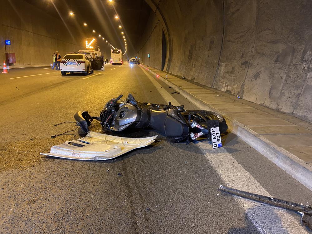 2 motosikletlinin ters yönde yaptığı yarış ölümle son buldu: 1 ölü, 3 yaralı