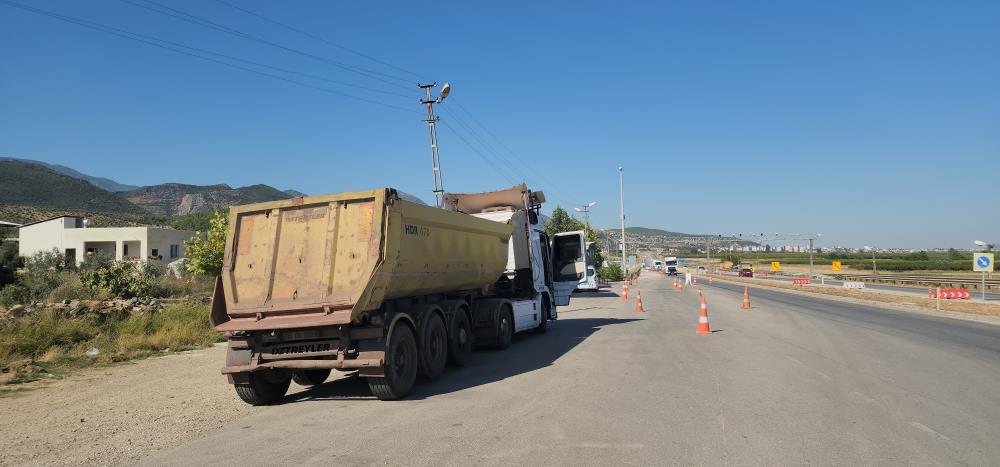 Tır ile motosiklet çarpıştı: 1 ölü