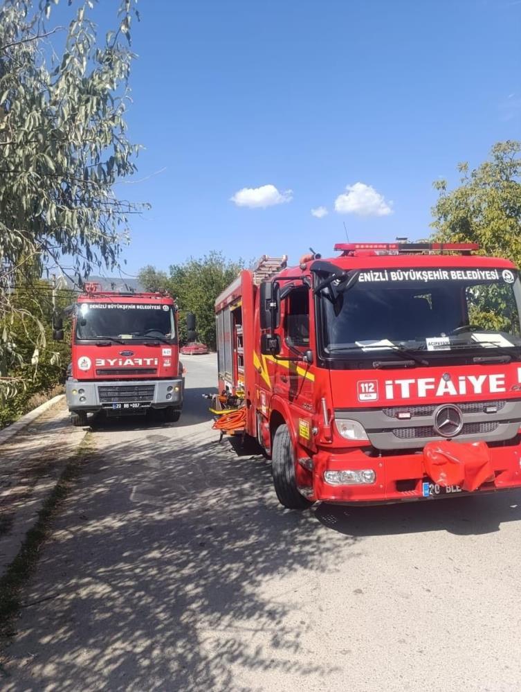 Kontrolden çıkan otomobil römorka çarpıp şarampole uçtu; 2 yaralı