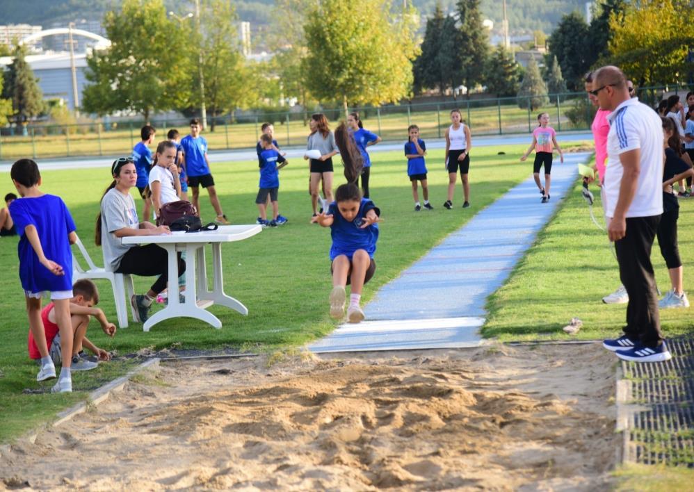 Yunusemreli atletler madalyaları topladı