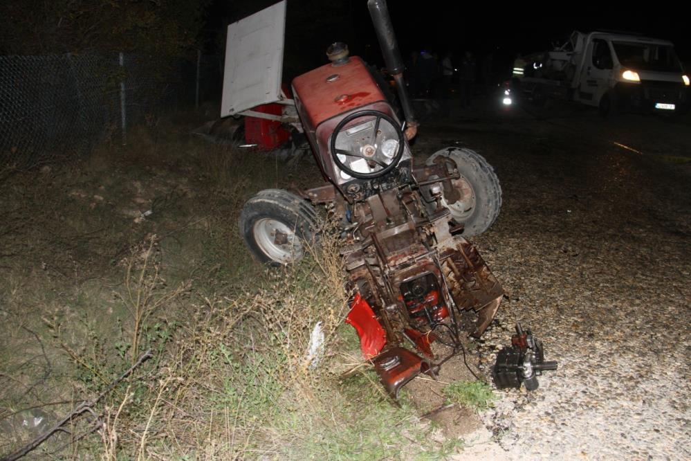 otomobille çarpışan traktör ikiye bölündü