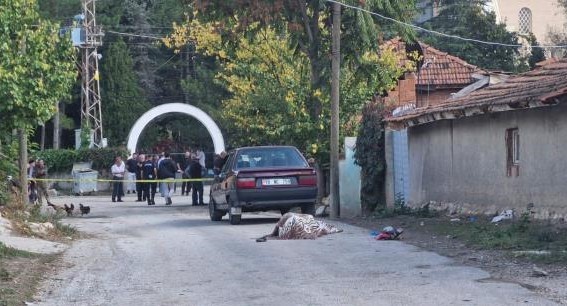 Silahla vurulan köy muhtarı toprağa verildi