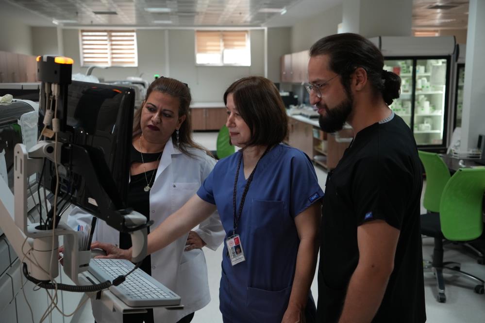 Manisalı hemşire anne, doktor oğluyla aynı yerde çalışmanın gururunu yaşıyor