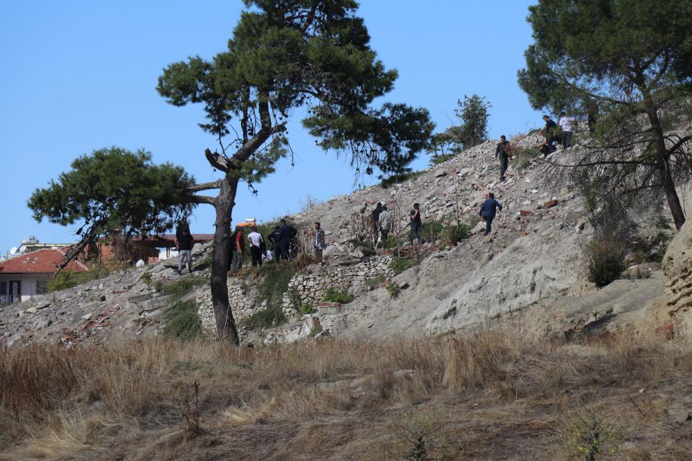 Denizli'de boş arazide insan kemikleri bulundu