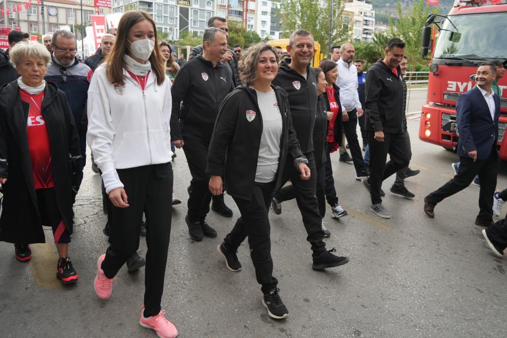 CHP Genel Başkanı Özel'den gündeme ilişkin açıklamalar