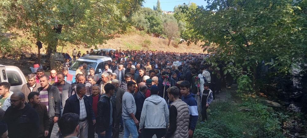 Ege'de çifte cenaze: Anneanne ve torun toprağa verildi