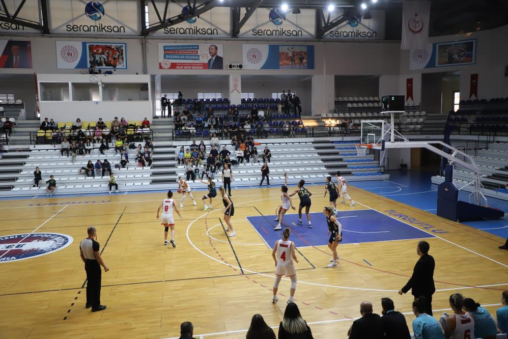 Turgutlu Belediyespor, kadınlarda yoluna doludizgin devam ediyor