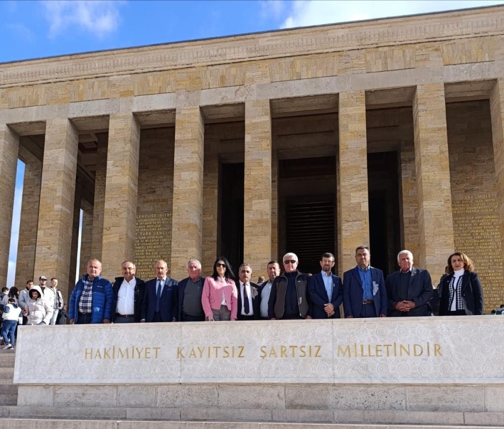 Manisalı muhtarlardan Anıtkabir'e ziyaret