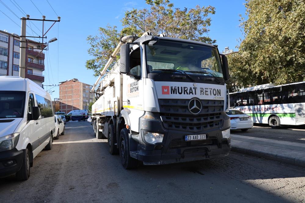 Yolun karşısına geçerken çarpılan adam hayatını kaybetti